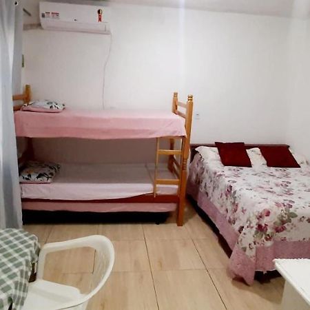 Kitnet S2 Em Torres-Rs - Na Mais Bela Praia Gaucha - Cozinha - Banheiro - Ar Condicionado - Tv Smart 32' - Wi-Fi - Estacionamento - Anfitria Superhost No Bnb Kültér fotó
