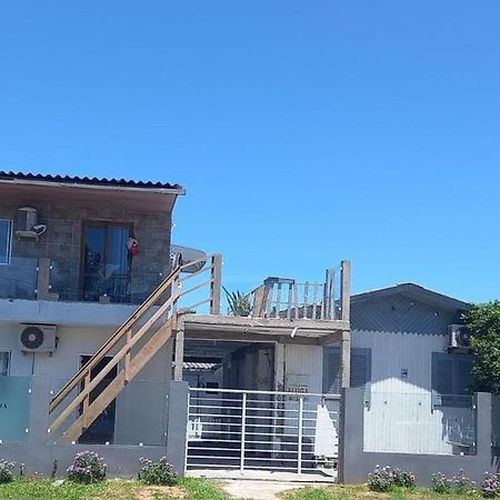 Kitnet S2 Em Torres-Rs - Na Mais Bela Praia Gaucha - Cozinha - Banheiro - Ar Condicionado - Tv Smart 32' - Wi-Fi - Estacionamento - Anfitria Superhost No Bnb Kültér fotó
