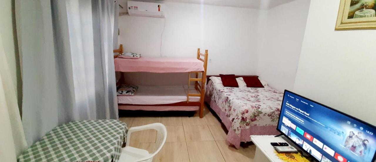 Kitnet S2 Em Torres-Rs - Na Mais Bela Praia Gaucha - Cozinha - Banheiro - Ar Condicionado - Tv Smart 32' - Wi-Fi - Estacionamento - Anfitria Superhost No Bnb Kültér fotó