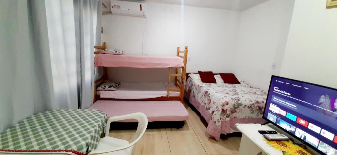 Kitnet S2 Em Torres-Rs - Na Mais Bela Praia Gaucha - Cozinha - Banheiro - Ar Condicionado - Tv Smart 32' - Wi-Fi - Estacionamento - Anfitria Superhost No Bnb Kültér fotó