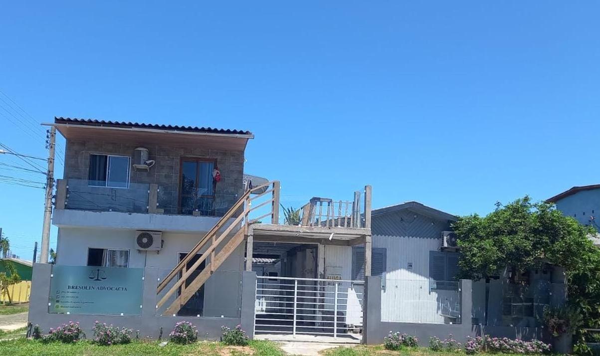 Kitnet S2 Em Torres-Rs - Na Mais Bela Praia Gaucha - Cozinha - Banheiro - Ar Condicionado - Tv Smart 32' - Wi-Fi - Estacionamento - Anfitria Superhost No Bnb Kültér fotó
